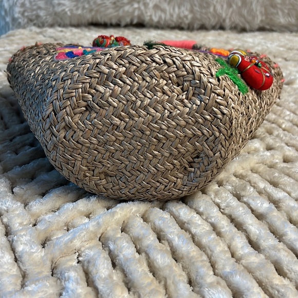 Woven Boho bag made in Indonesia with drawstring - Picture 6 of 11